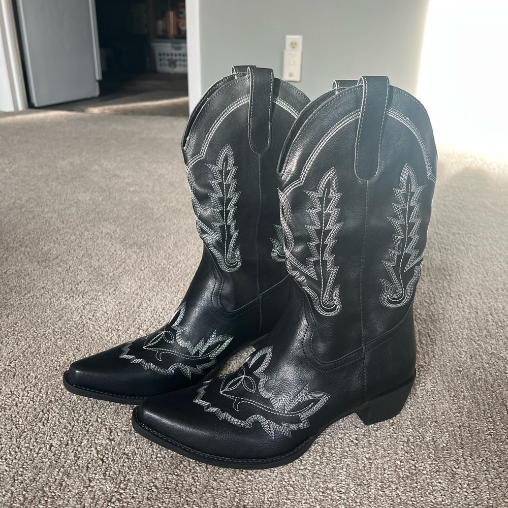 Black leather pointy cowgirl boots